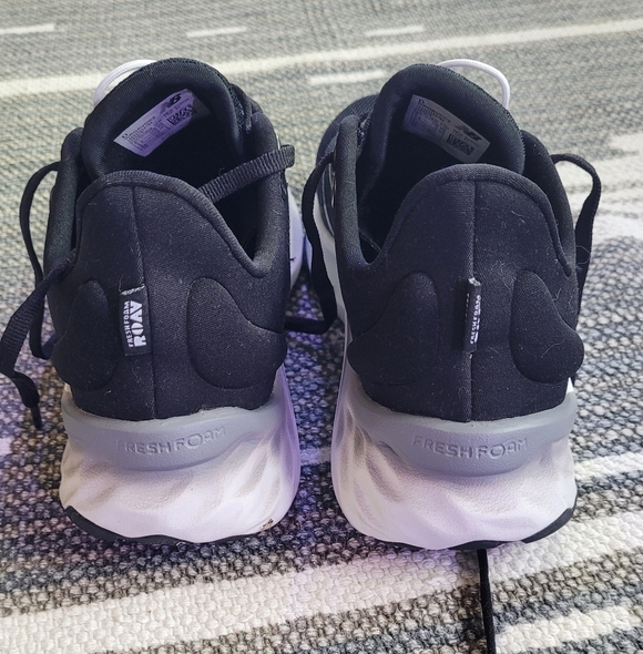 New Balance Black and White Women's Running Sneakers Size 5 - Picture 4 of 6